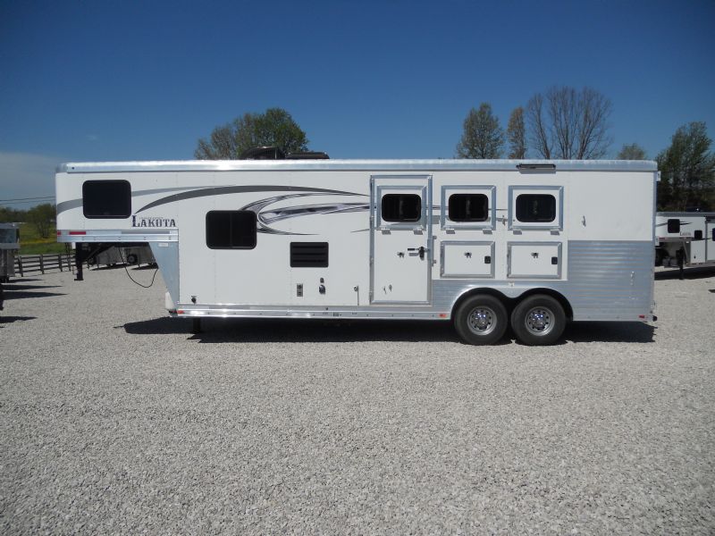 USED Lakota Horse Trailer with Living Quarters for Sale Horse Trailers Galore