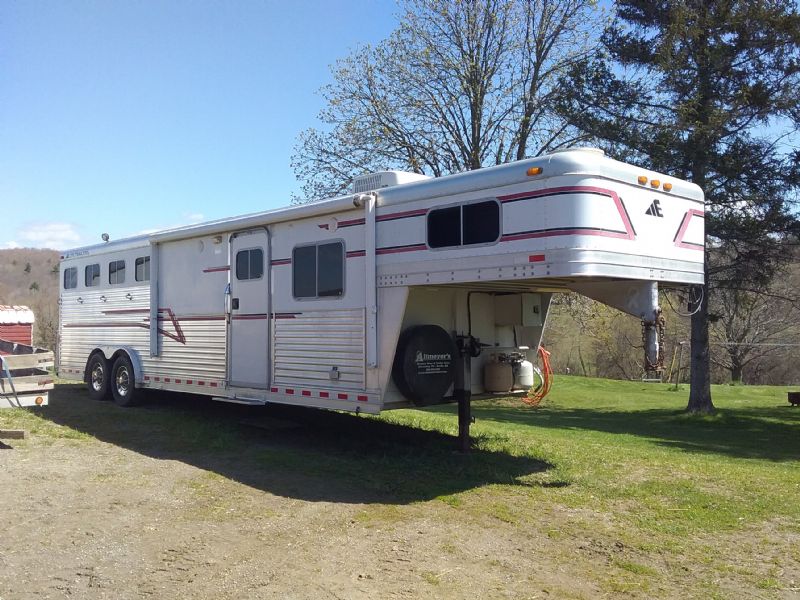 USED Elite Horse Trailer with Living Quarters for Sale Horse Trailers