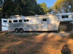 2004 Elite 4-Horse Slant w/ Living Quarters