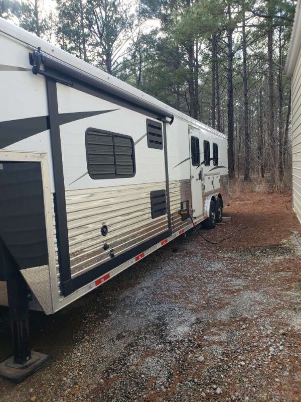 Used Horse Trailers for Sale
