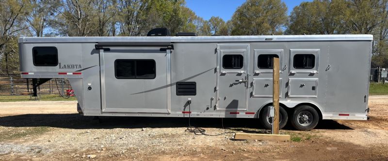 Used Horse Trailers for Sale