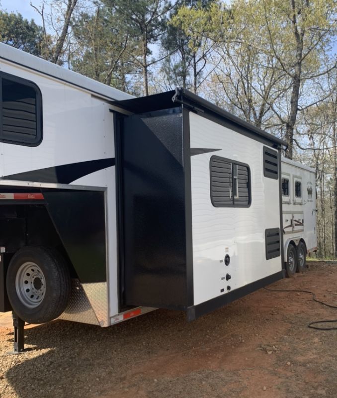 Used Horse Trailers for Sale