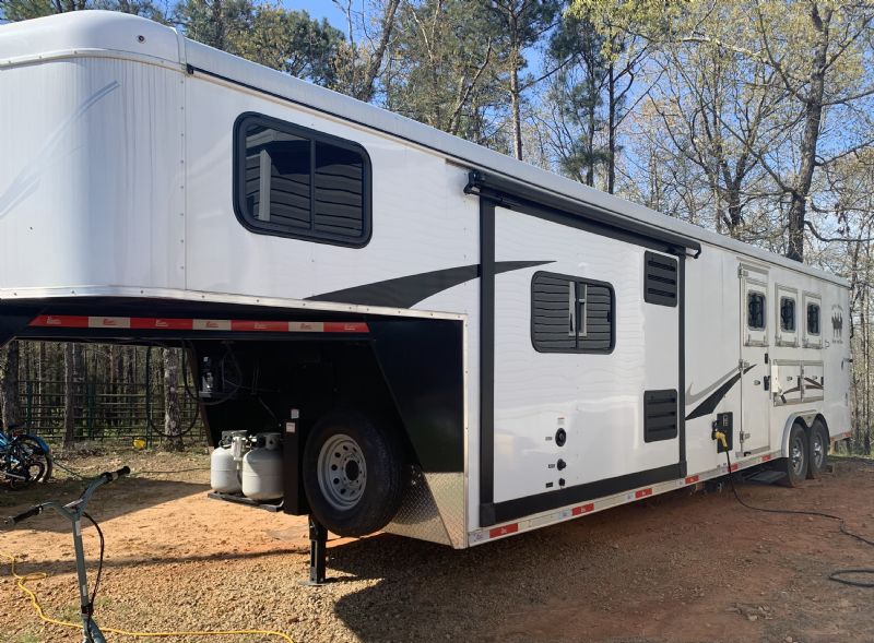 Used Horse Trailers for Sale