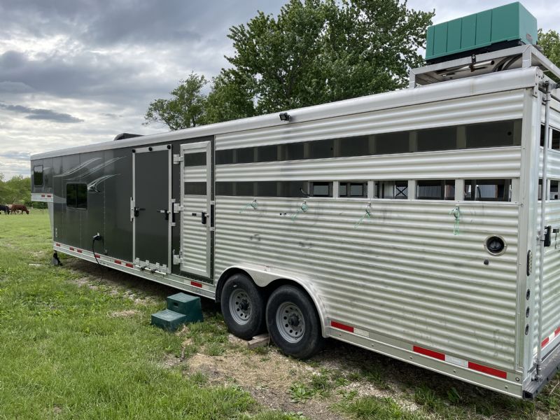 Used Horse Trailers for Sale