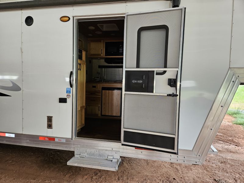 Used Horse Trailers for Sale