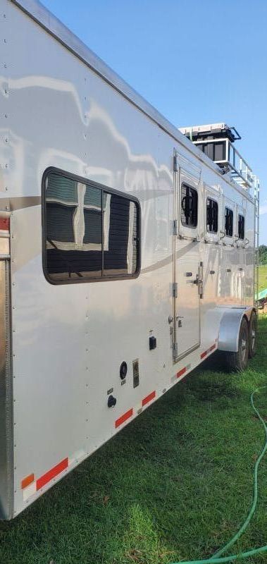 Used Horse Trailers for Sale