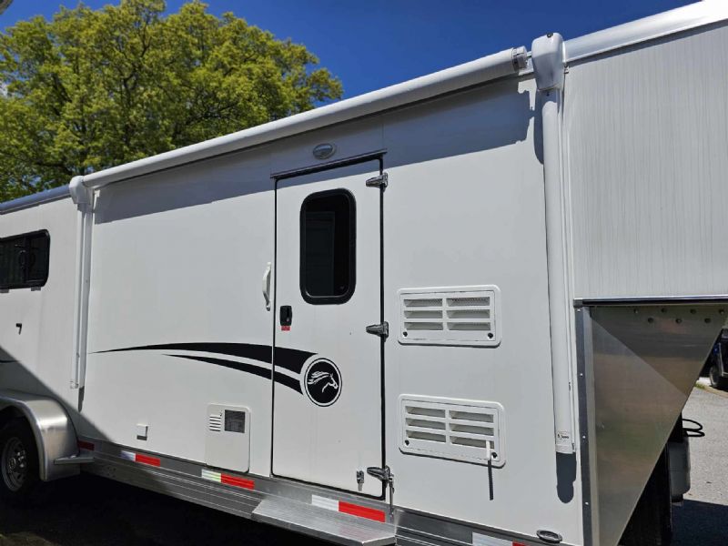 Used Horse Trailers for Sale