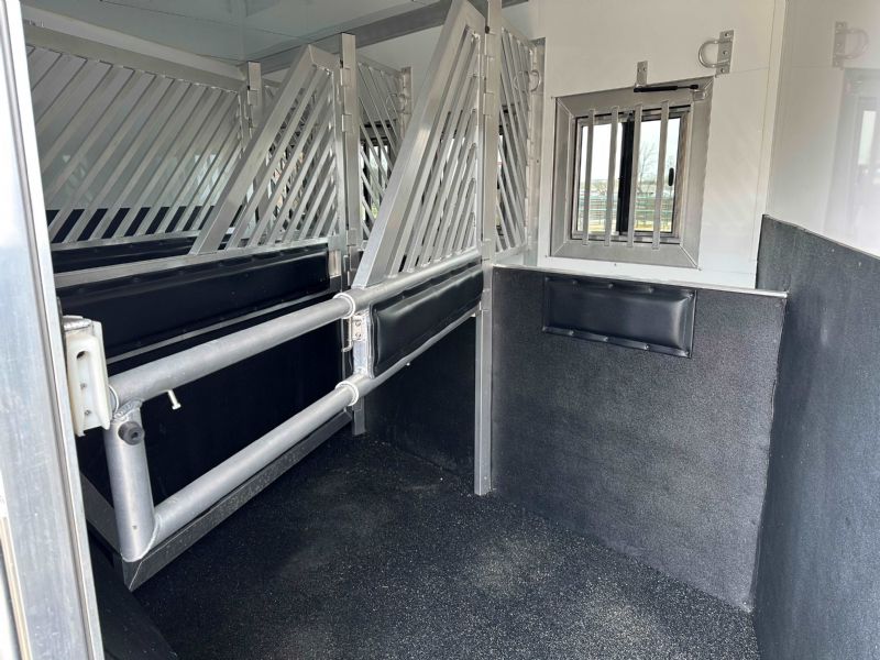 Used Horse Trailers for Sale
