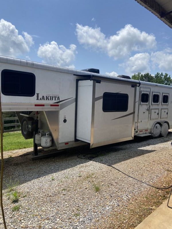 Used Horse Trailers for Sale