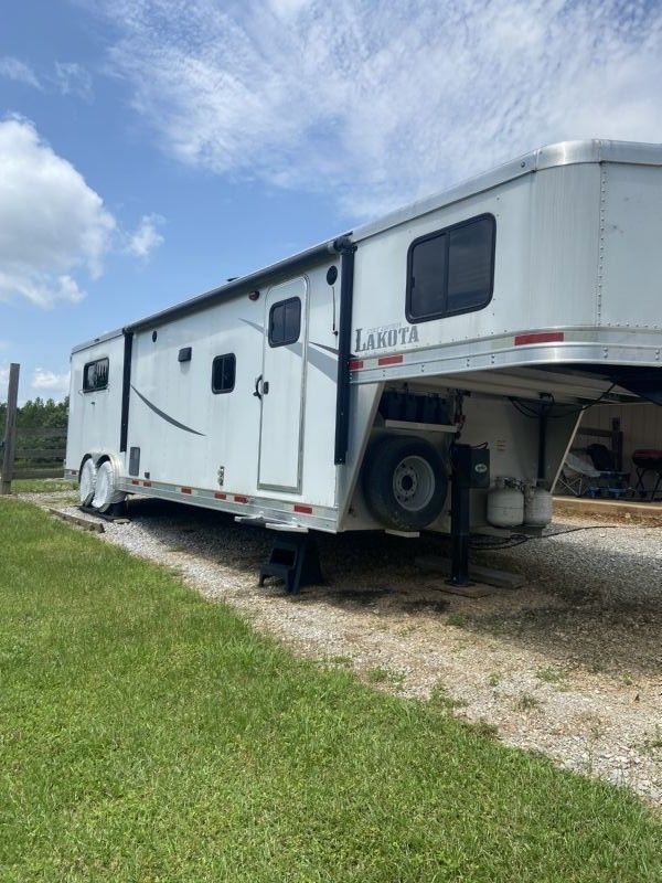 Used Horse Trailers for Sale