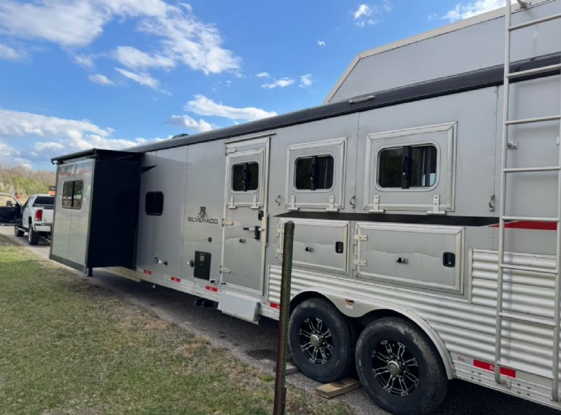 Used Horse Trailers for Sale