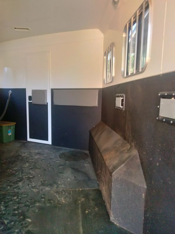 Used Horse Trailers for Sale