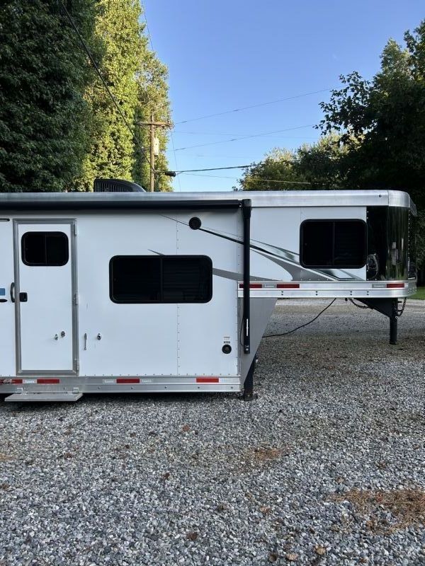 Used Horse Trailers for Sale