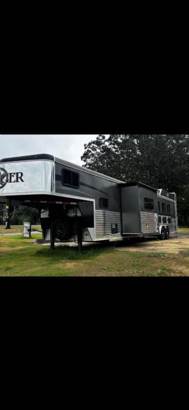 Used Horse Trailers for Sale