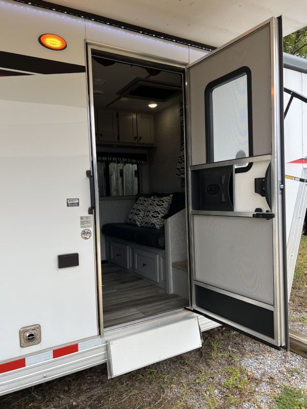 Used Horse Trailers for Sale