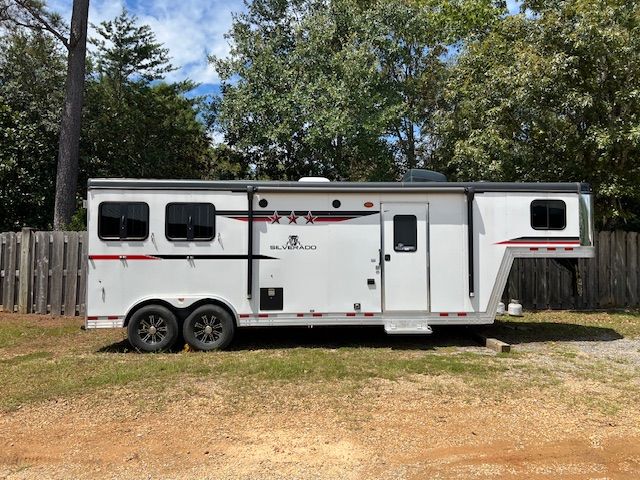 Used Horse Trailers for Sale
