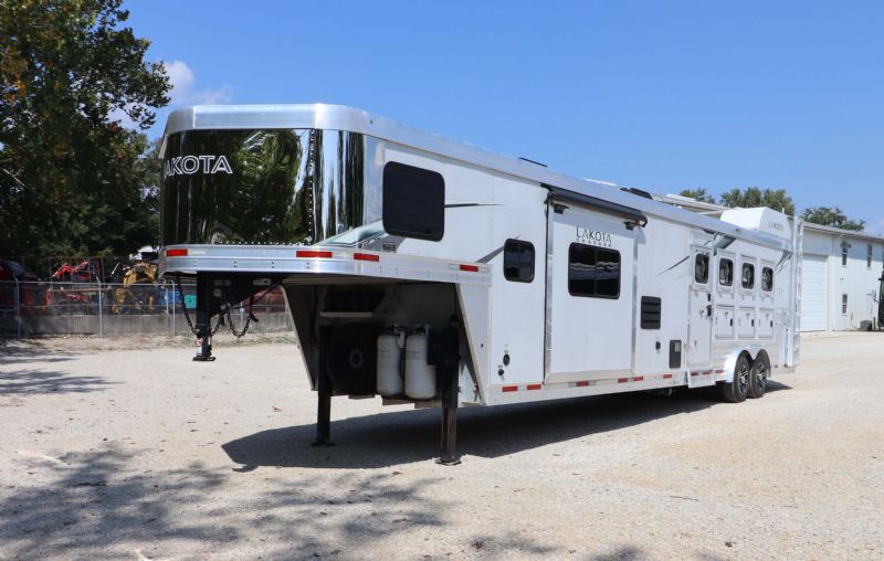 Used Horse Trailers for Sale