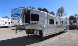 2022 Bloomer 5.5H hauls 6 with 15'9'' Trail Boss Conversion