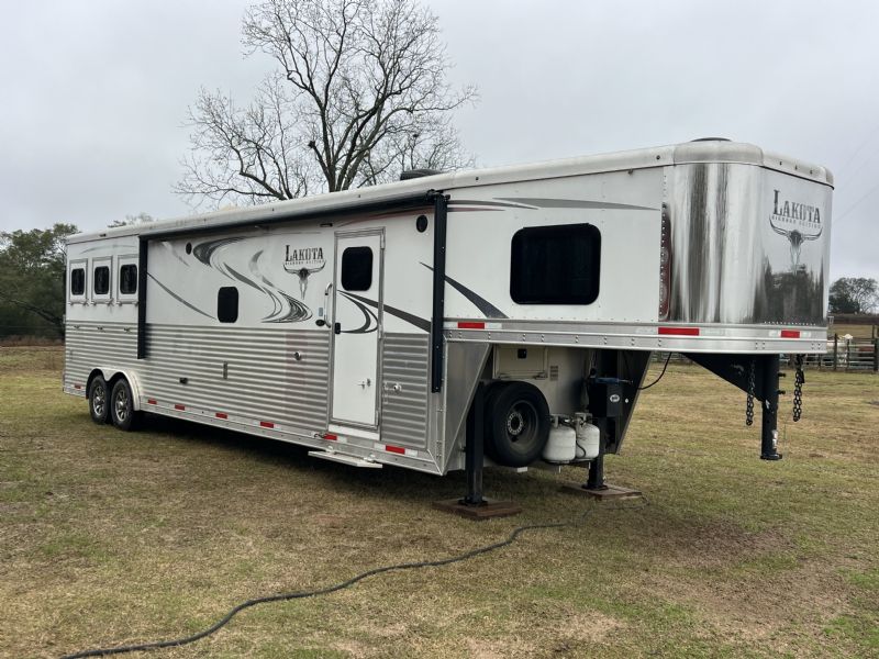 Used Horse Trailers for Sale