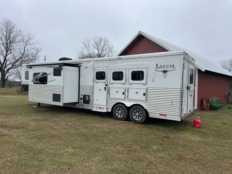 Used Horse Trailers for Sale