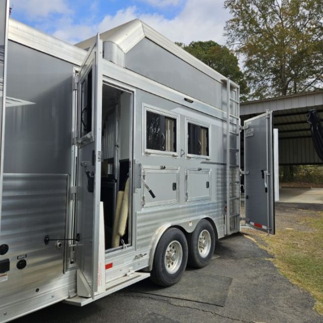 Used Horse Trailers for Sale