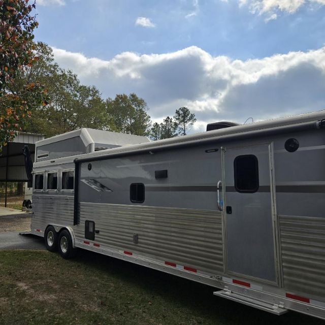 Used Horse Trailers for Sale