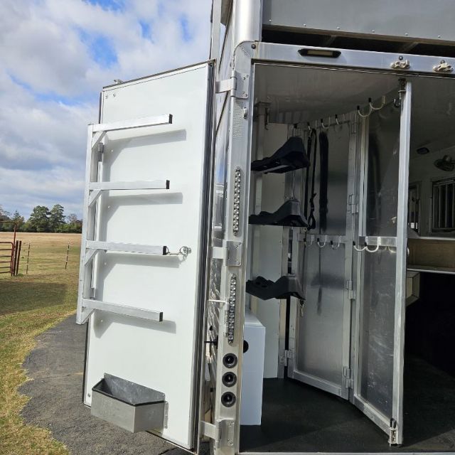 Used Horse Trailers for Sale