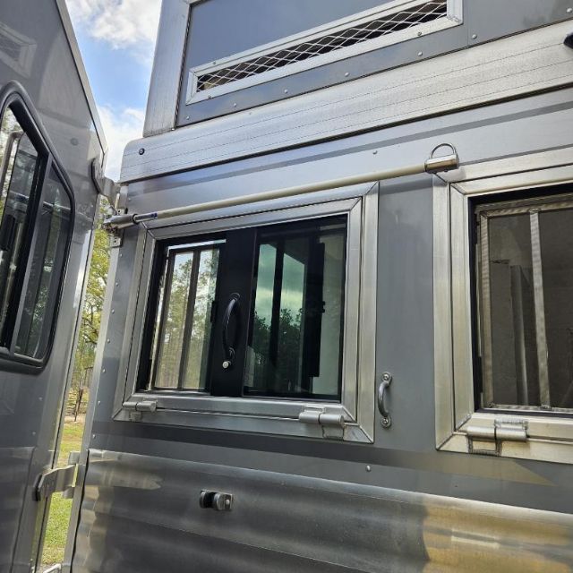 Used Horse Trailers for Sale