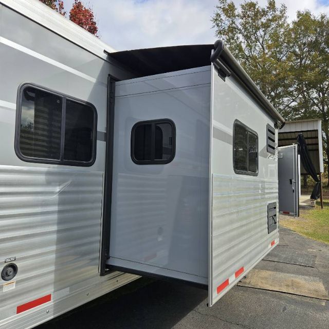 Used Horse Trailers for Sale