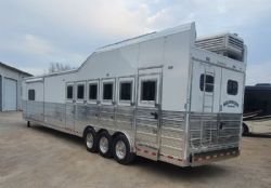 2026 Bloomer 6 Horse 17' Trail Boss