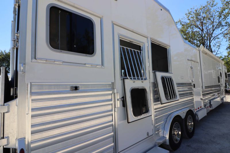 Used Horse Trailers for Sale