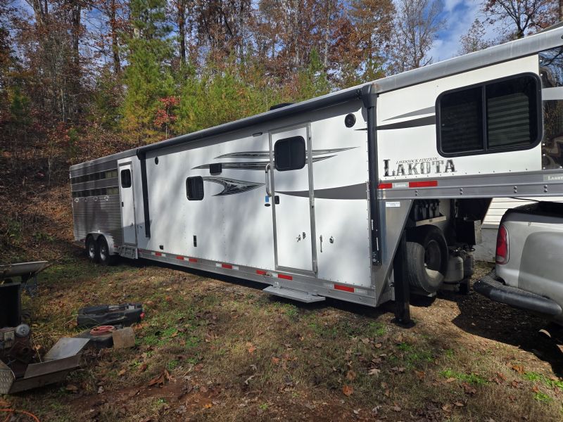 Used Horse Trailers for Sale