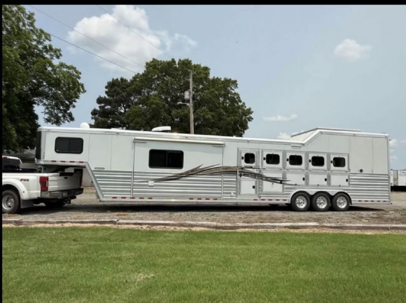 Used Horse Trailers for Sale