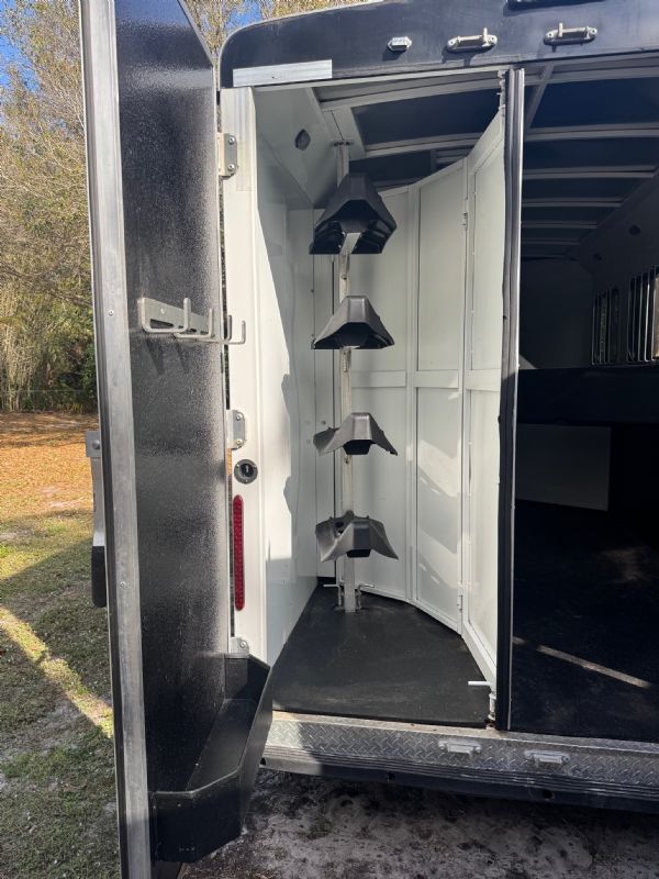 Used Horse Trailers for Sale