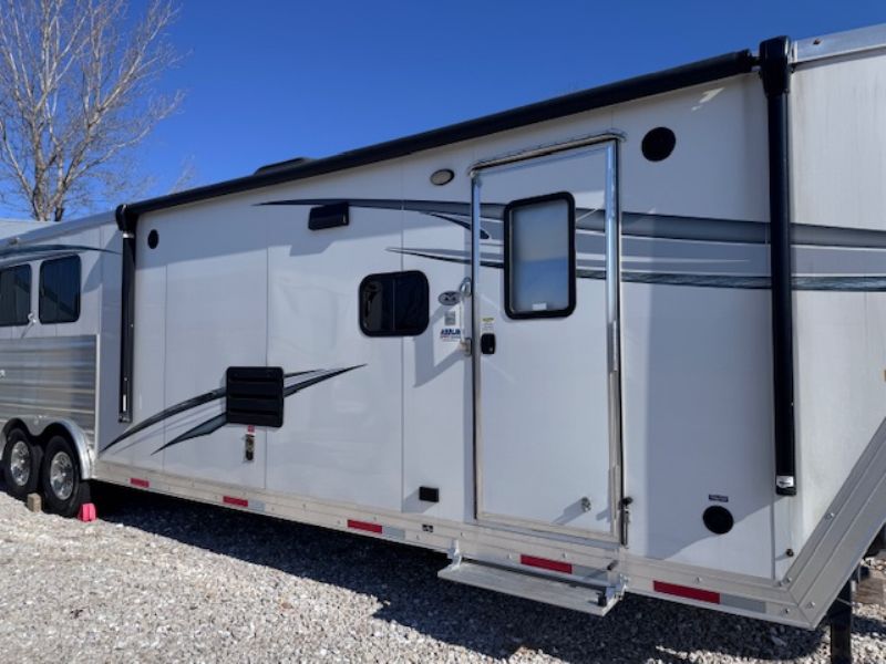 Used Horse Trailers for Sale