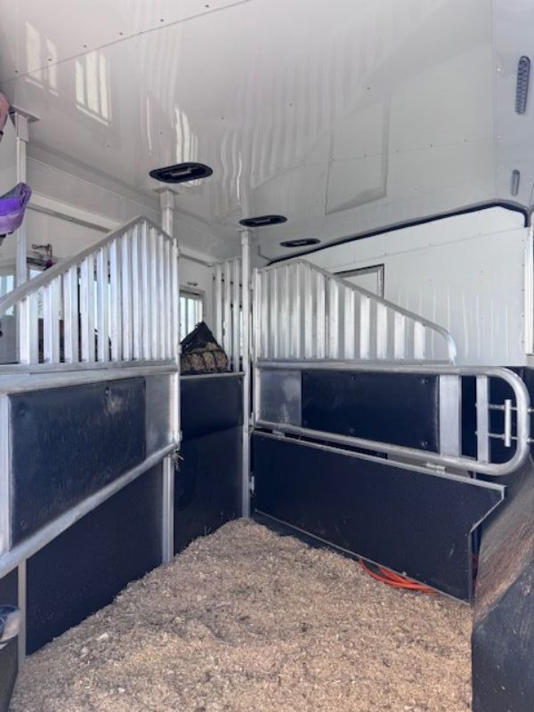 Used Horse Trailers for Sale
