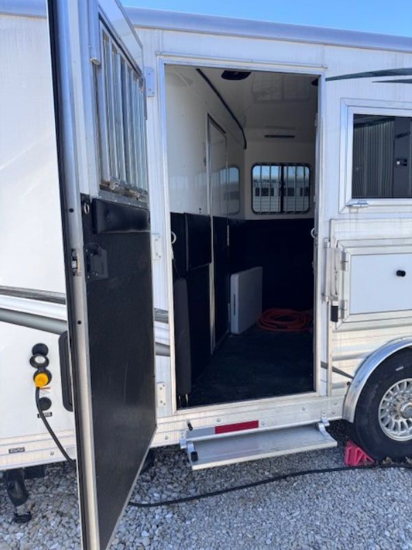 Used Horse Trailers for Sale