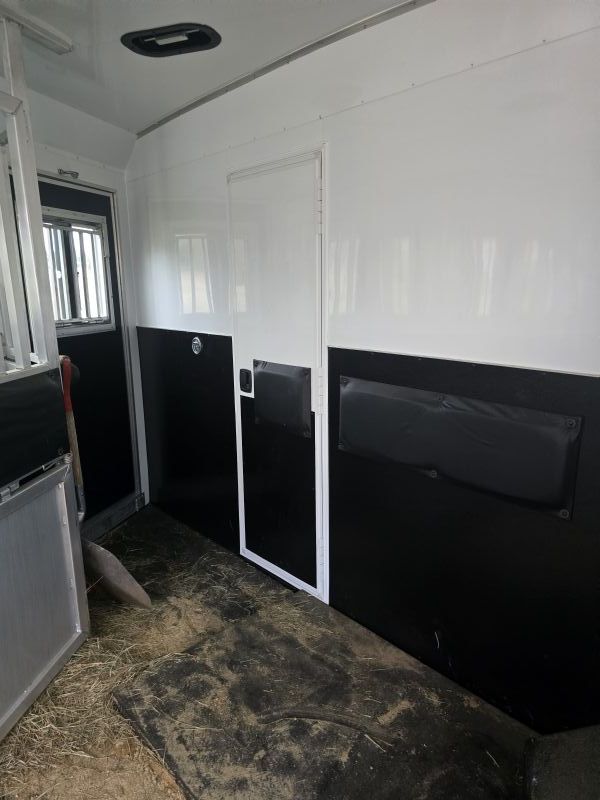 Used Horse Trailers for Sale
