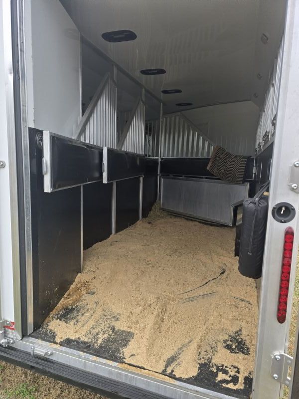 Used Horse Trailers for Sale
