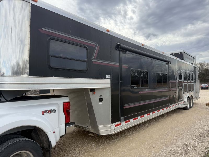 Used Horse Trailers for Sale