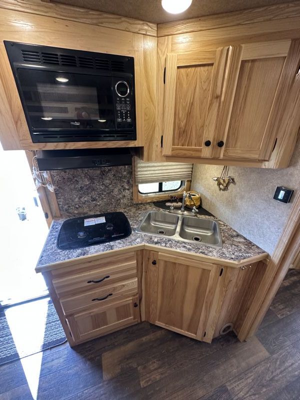 Used Horse Trailers for Sale