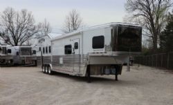 2026 Bloomer 4+1 Horse Side Load with 15.9' SW