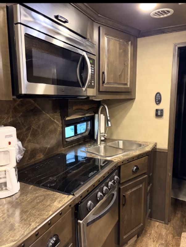 Used Horse Trailers for Sale