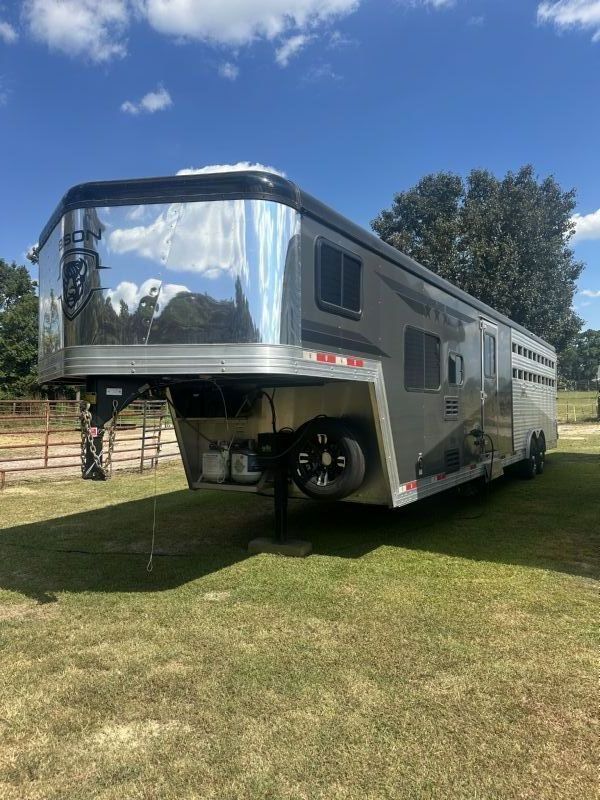 Used Horse Trailers for Sale