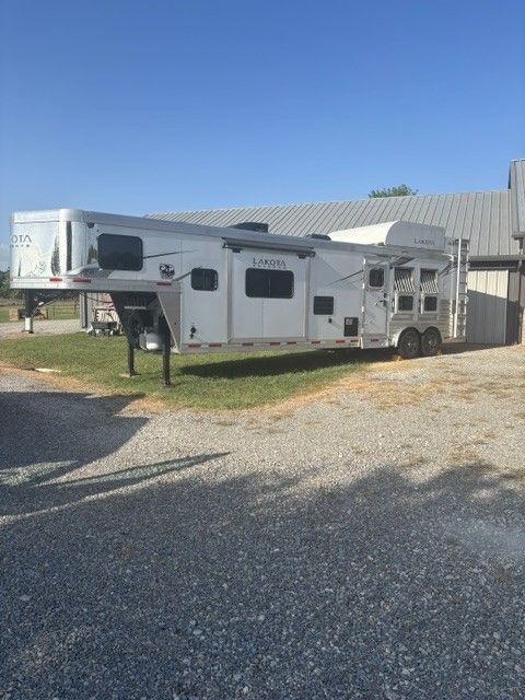 Used Horse Trailers for Sale