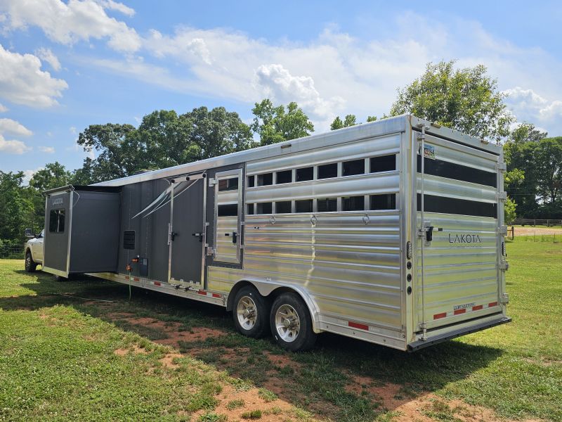 Used Horse Trailers for Sale