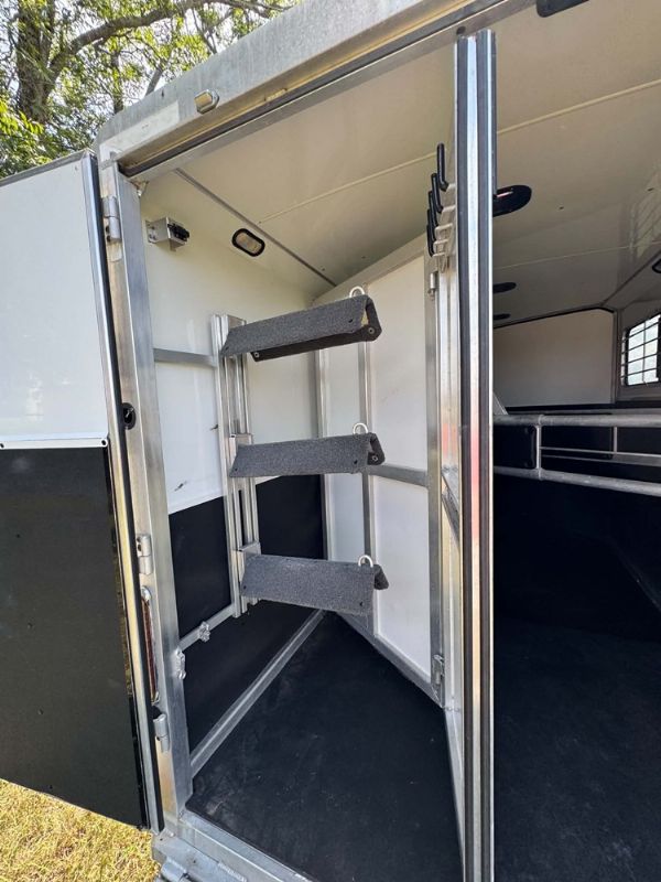 Used Horse Trailers for Sale