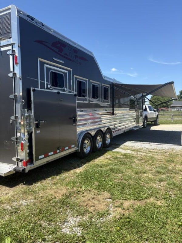 Used Horse Trailers for Sale