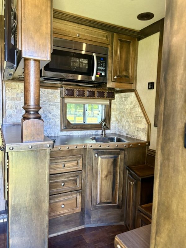 Used Horse Trailers for Sale