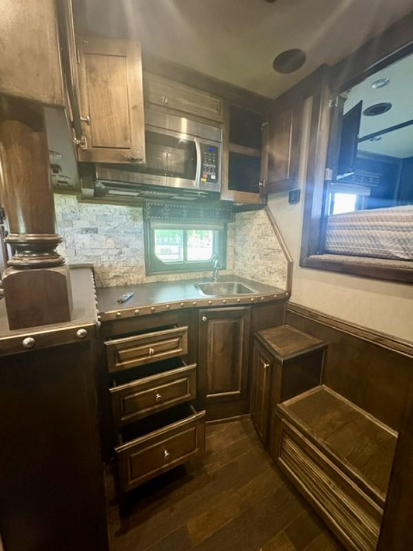 Used Horse Trailers for Sale